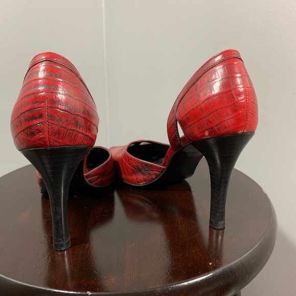 Kenneth Cole deep red snakeskin heels - Picture 4 of 6